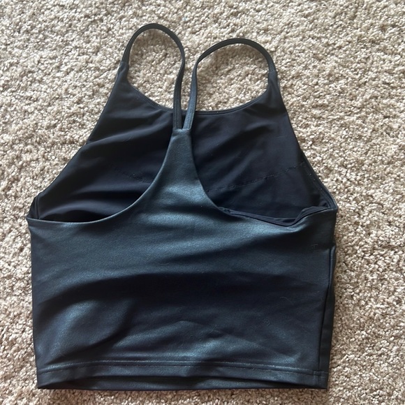 Built in sports bra crop top - Picture 2 of 3
